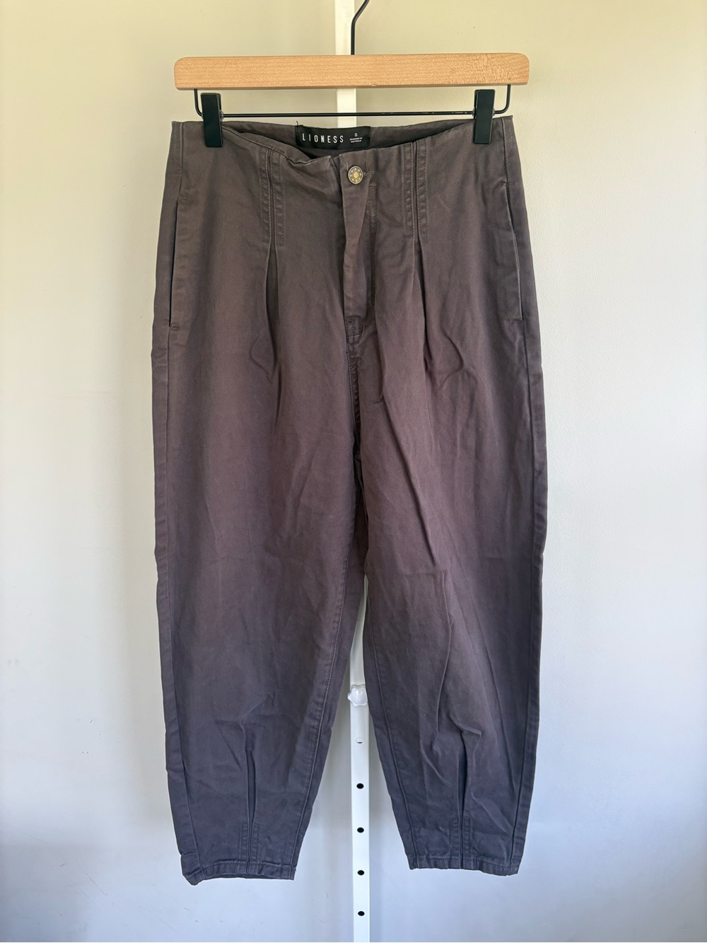 Lioness Pleated Cotton Trousers Warm Gray RE:VOLVE High Rise Relaxed Pants Size